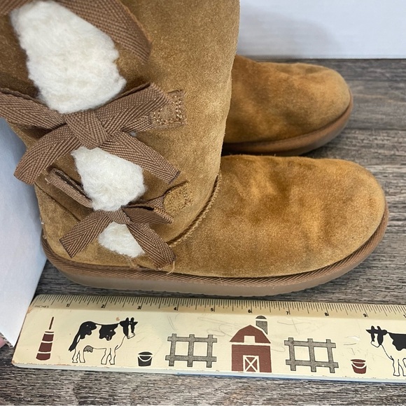 Koolaburra by UGG Brown Suede Footwear. No tag- approximately size 7.pre-owned. - Picture 11 of 14